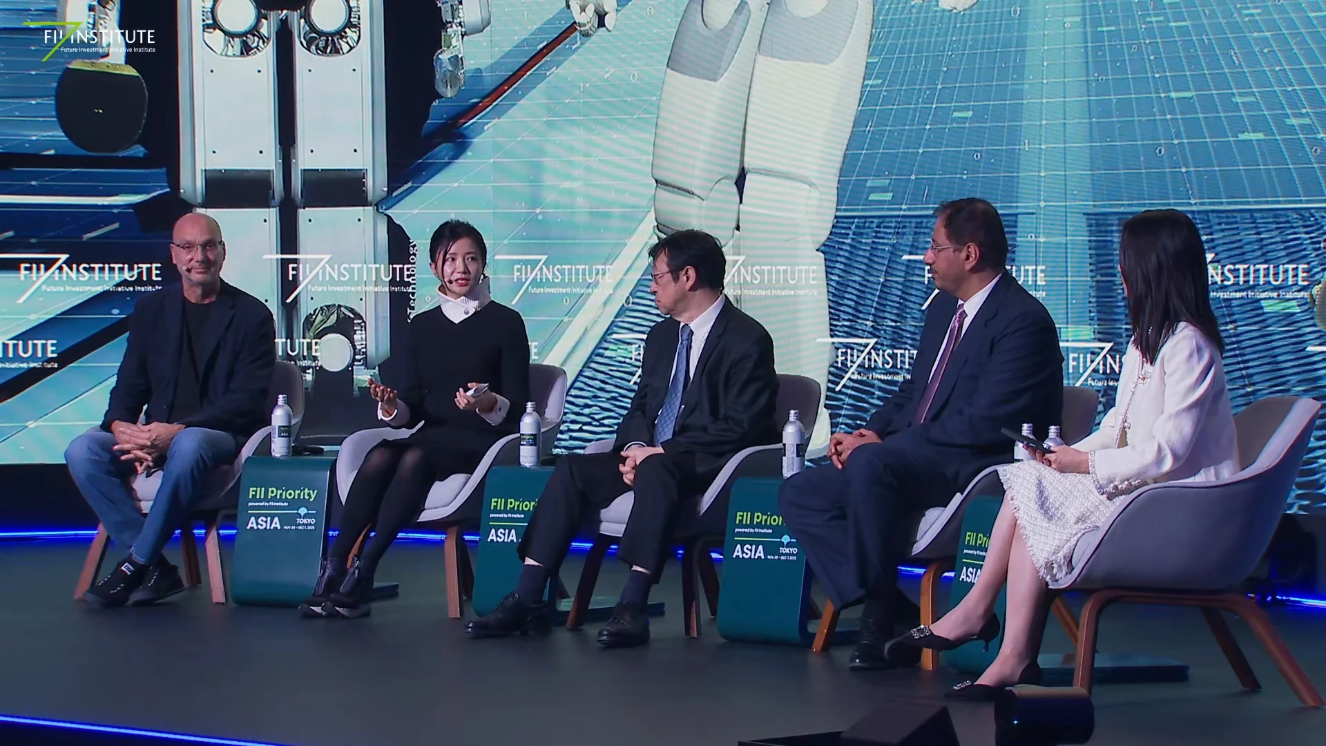 WHO GAINS WHEN ROBOTS RISE?