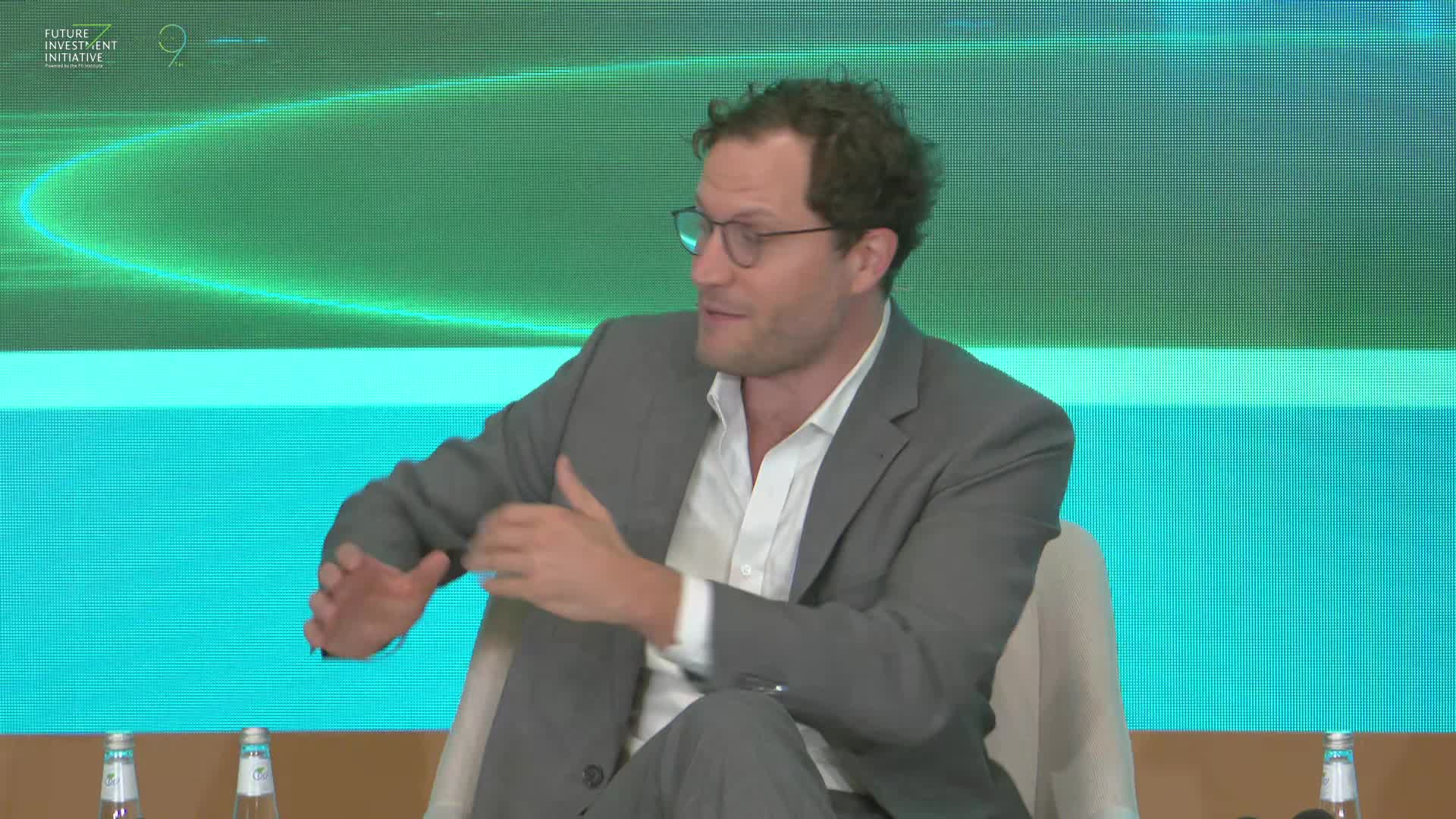 SELL OR SCALE? NAVIGATING THE AI-DRIVEN M&A SURGE